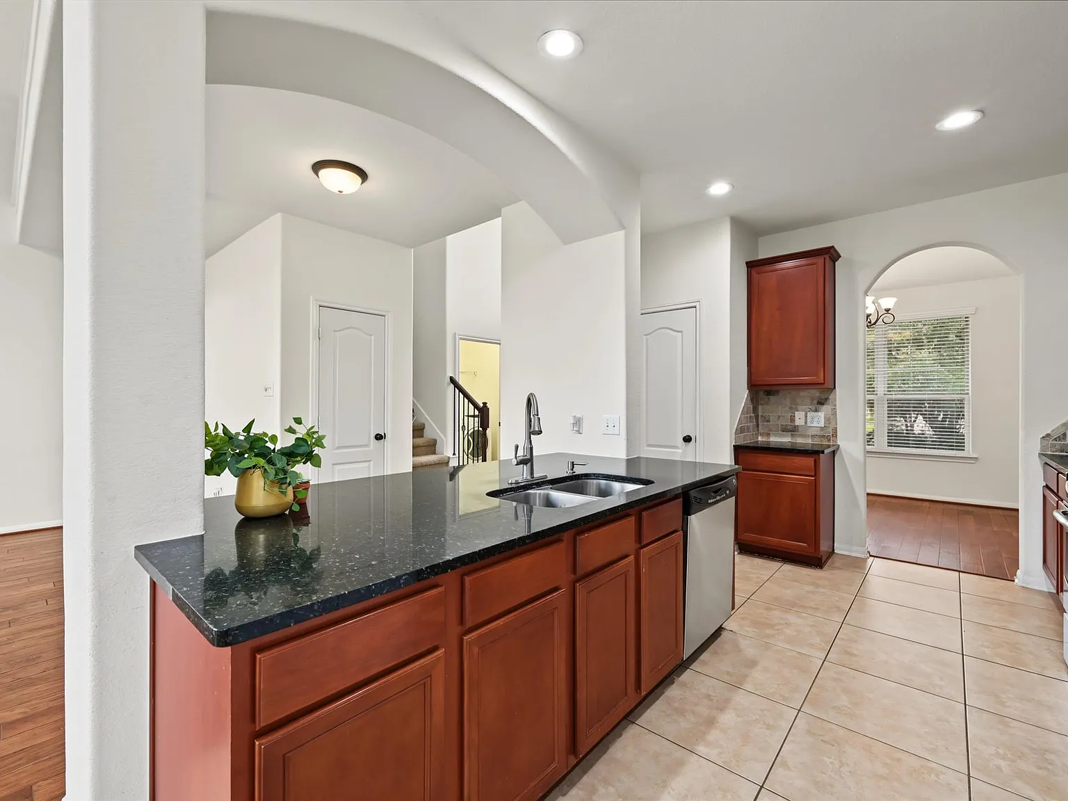 4 bed, 3.0 bath, 2781 sqft, $2,975 — Photo 2