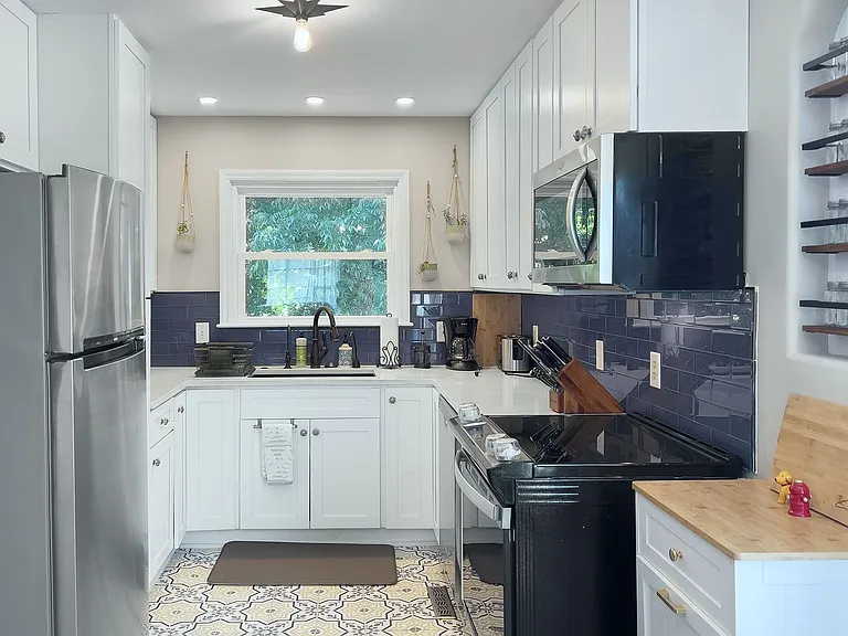 629 Grandin Rd — Photo 10