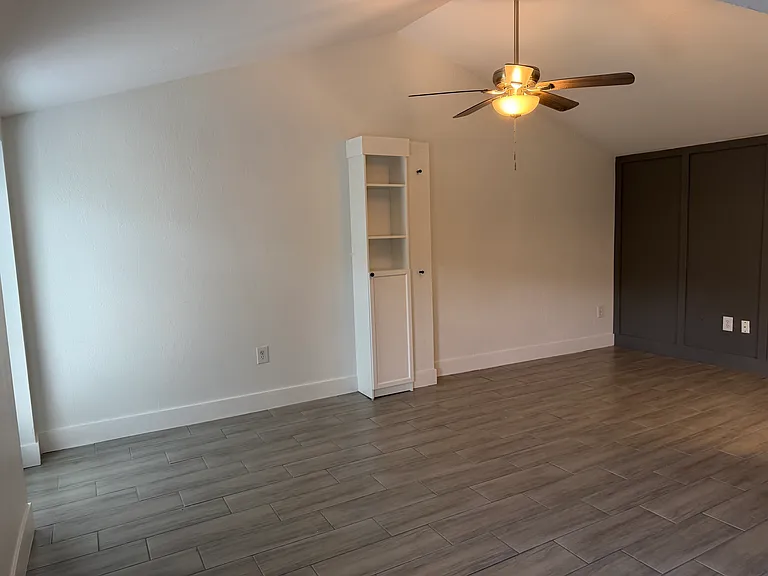 200 N Hampton Ave — Photo 4