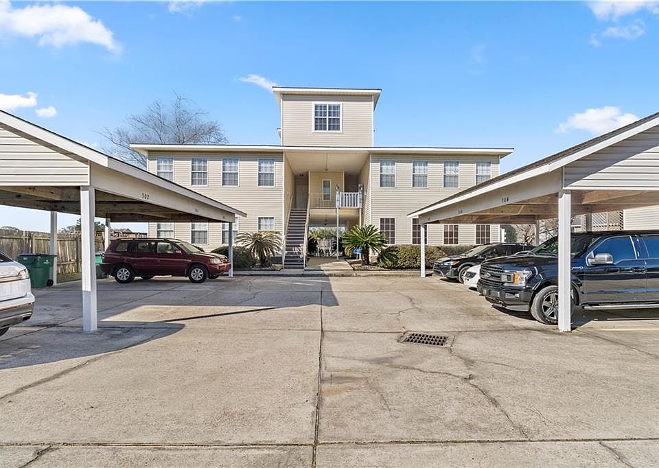 1st image of 820 Marina Dr APT 305