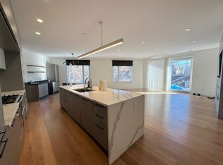 550 N Ogden Ave #2S, Chicago, IL 60642
