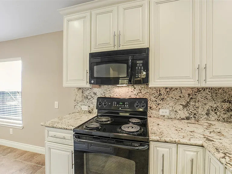 13715 Cypresswood Crossing Blvd — Photo 17