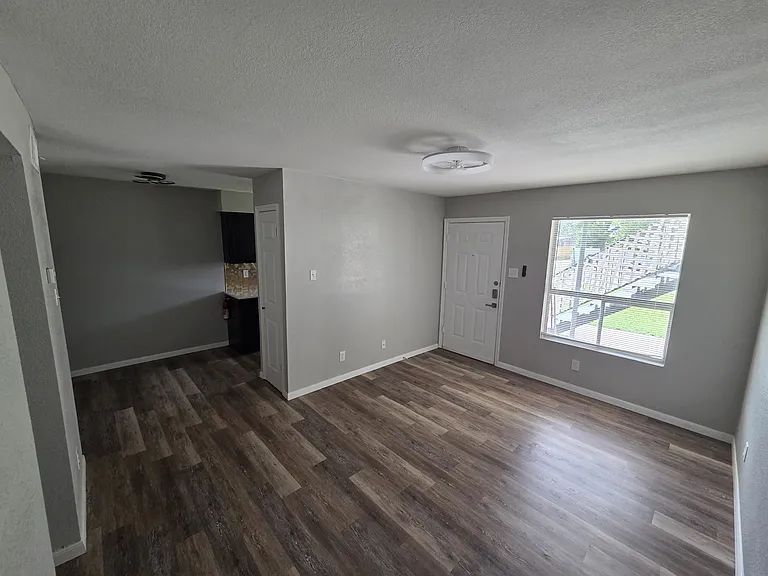 601 Harbour Ave #105 — Photo 3