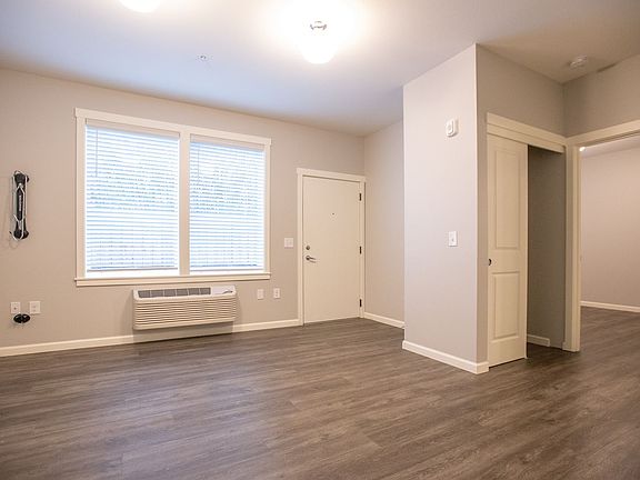 4th image of 7100 N Greenwich Ave #2