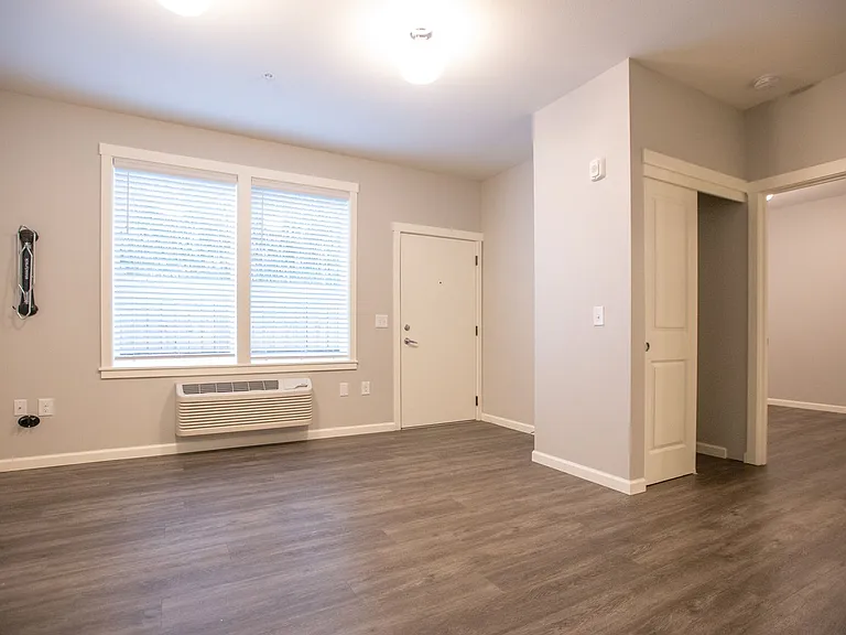 7100 N Greenwich Ave — Photo 5