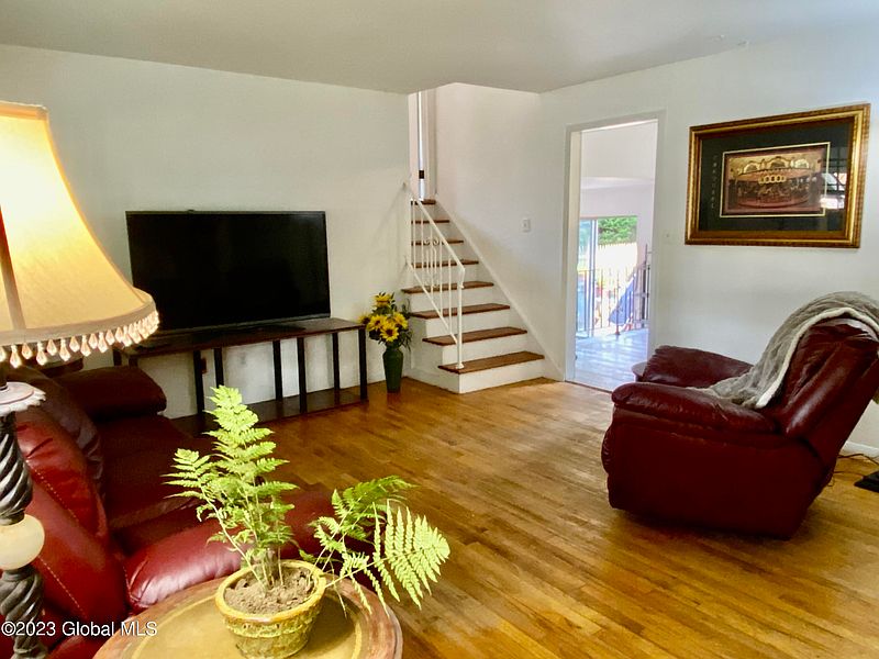3rd image of 1 Fern Drive