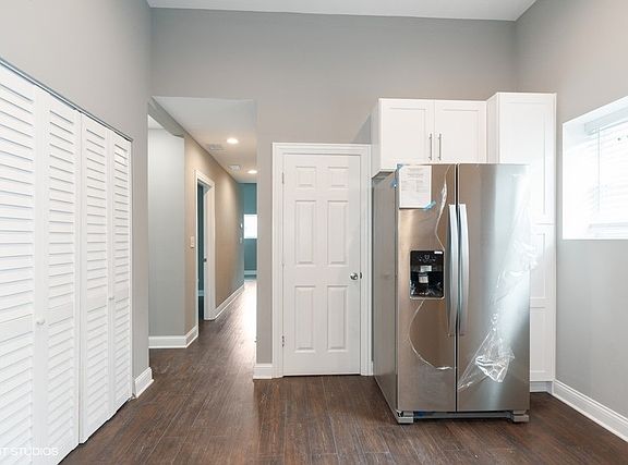 4th image of 1301 S 51st Ave #1F