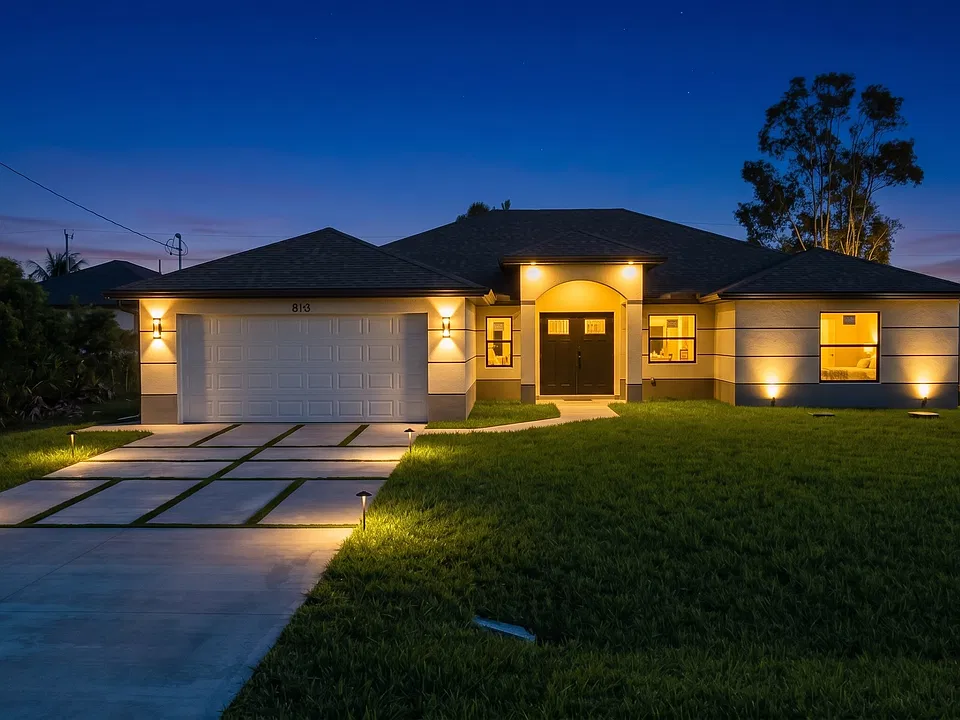 813 Bell Blvd S