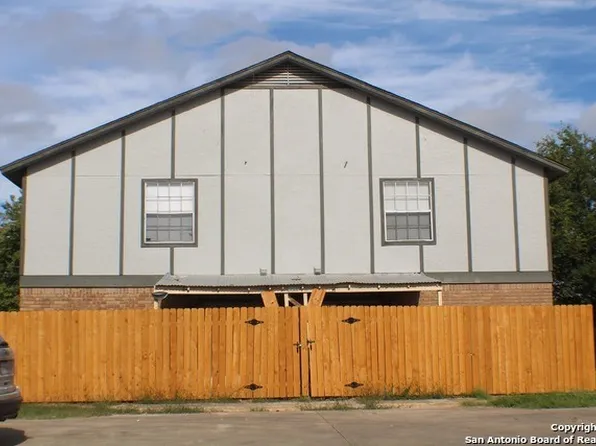 Meadow Field Ave. 5216, 5216 Meadow Fld APT 1, San Antonio, TX 78250