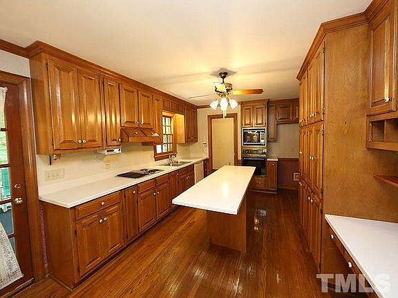 4th image of 22 Autumn Woods Dr