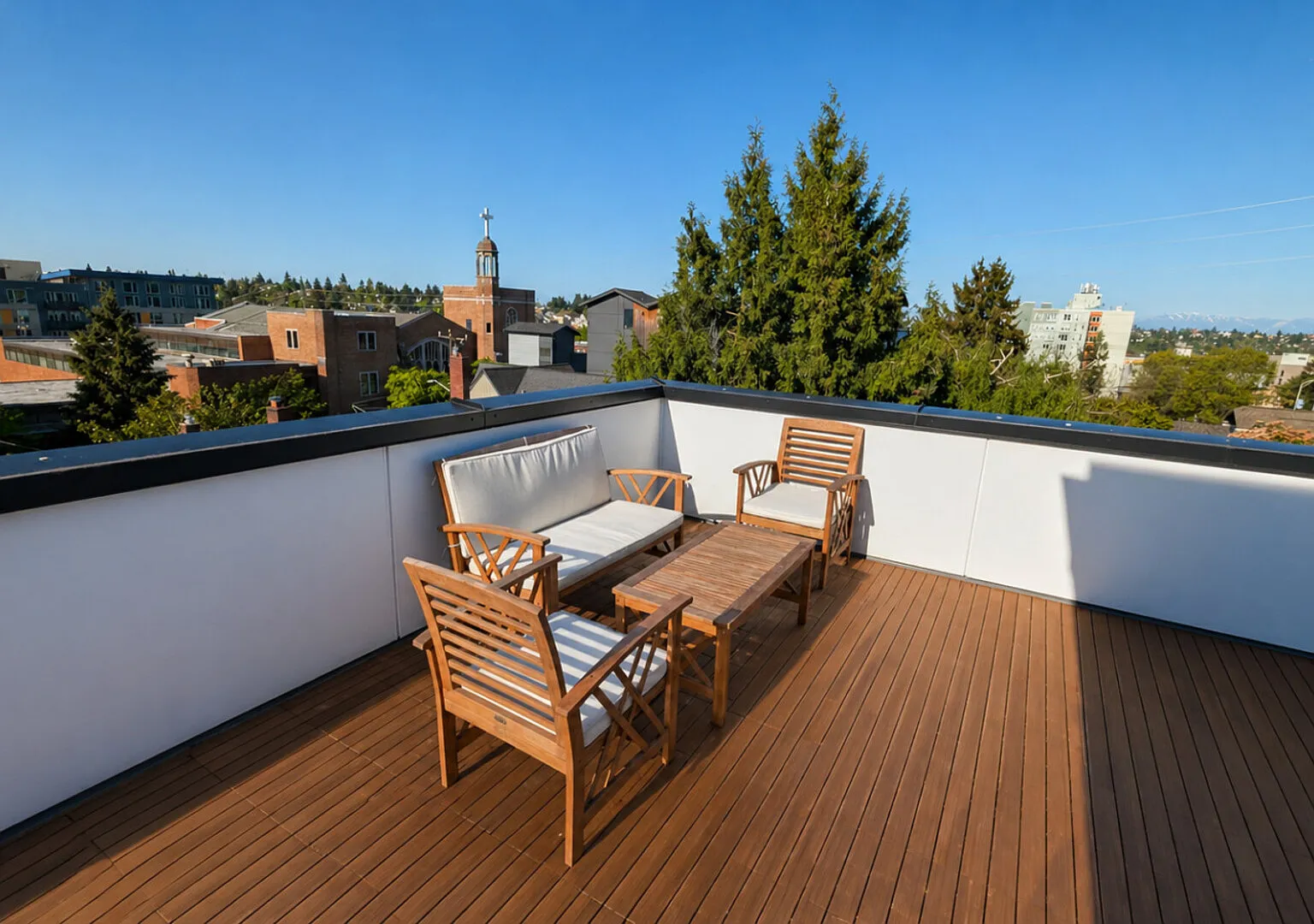 3BR 2.5BA Rooftop View Green Lake Hideaway -Near Stadium — Photo 1