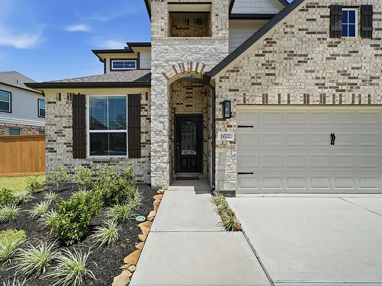 19702 Isola Breeze Dr — Photo 3