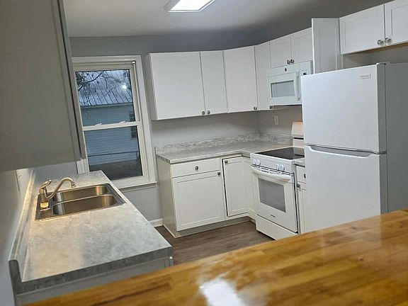 3rd image of 403 Elm St