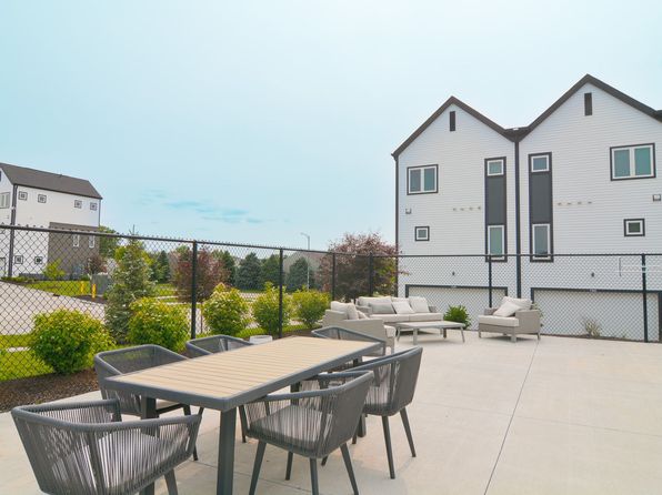 1702 N 205th St #3-D