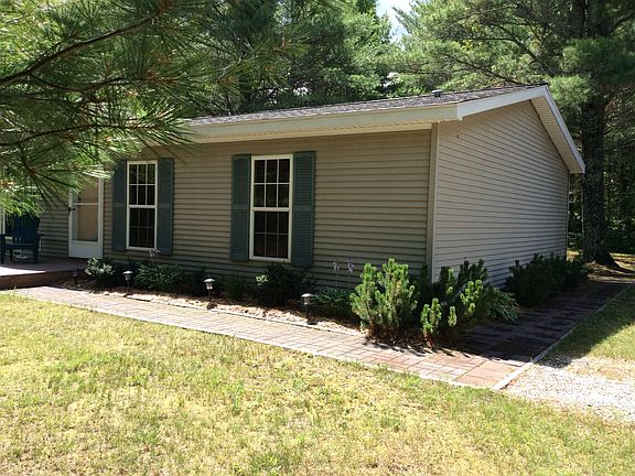 front garden and sidewalk 