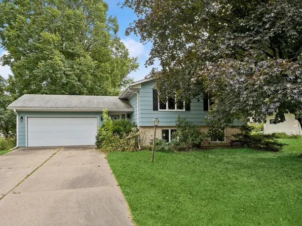 1174 Roselawn Ave W, Roseville, MN 55113