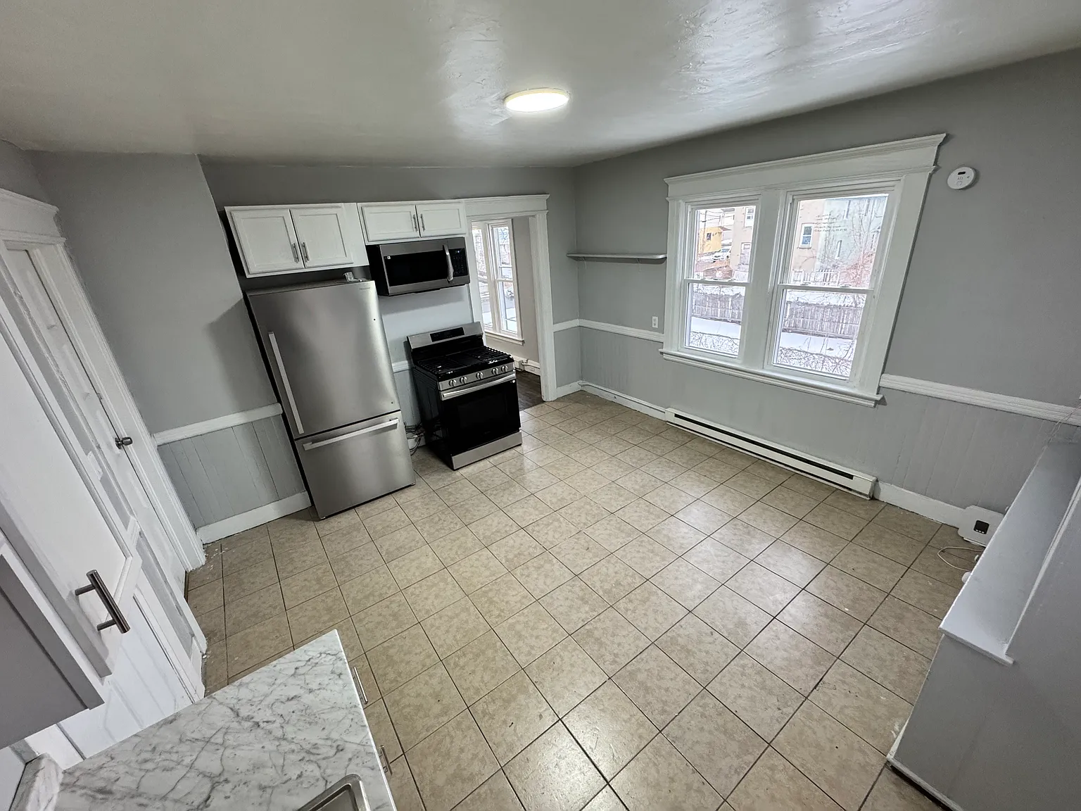 325 Richmond Ave — Photo 1