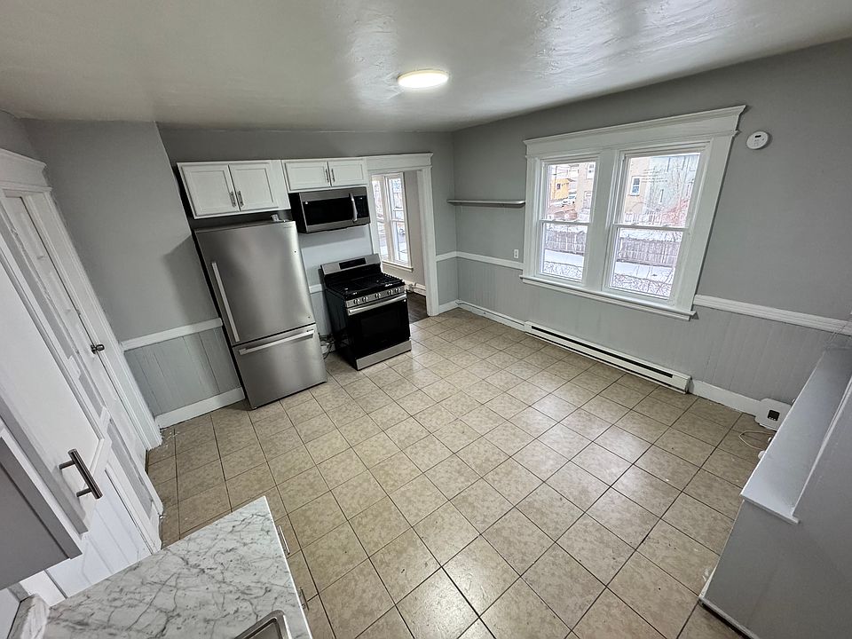 1st image of 325 Richmond Ave #B1