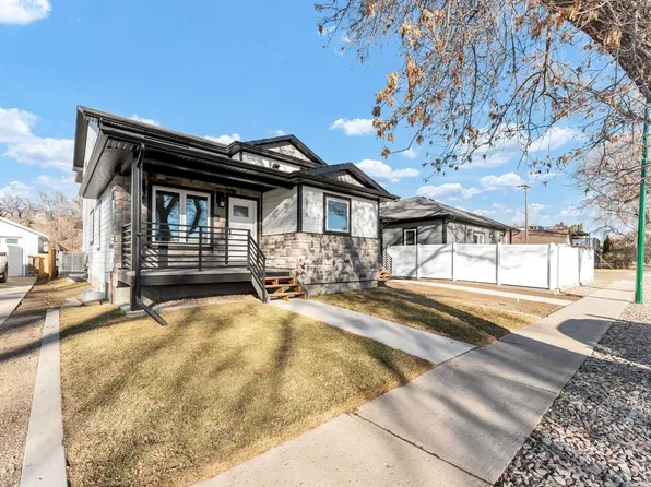 216 S 2nd St NW, Medicine Hat, AB T1A 6J1