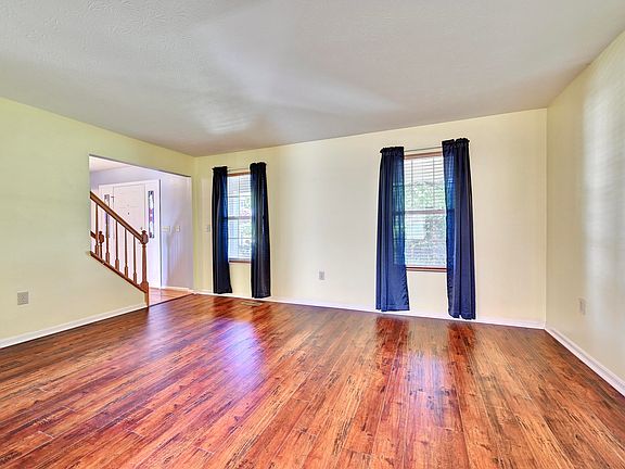 4th image of 7819 Stockton Way