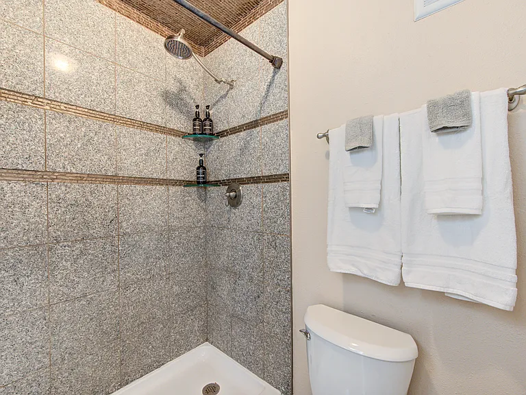 5950 Arncliffe Dr — Photo 23