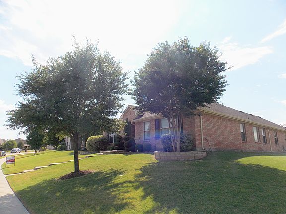 3rd image of 213 Cliffbrook Dr