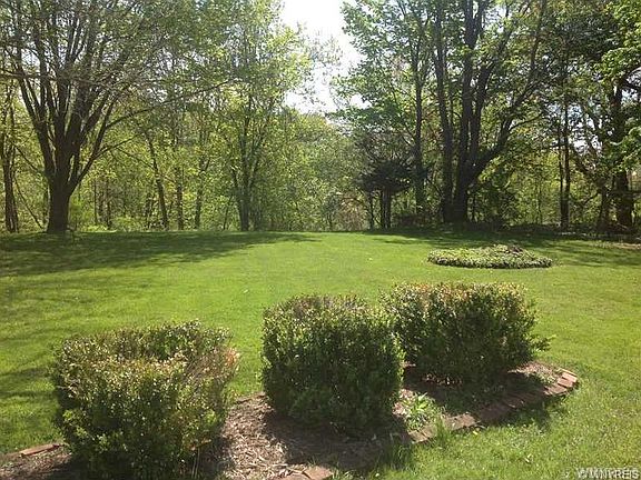 3rd image of 21 Pleasantview Dr