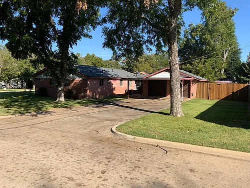 713 Clover Park Dr Photo 1