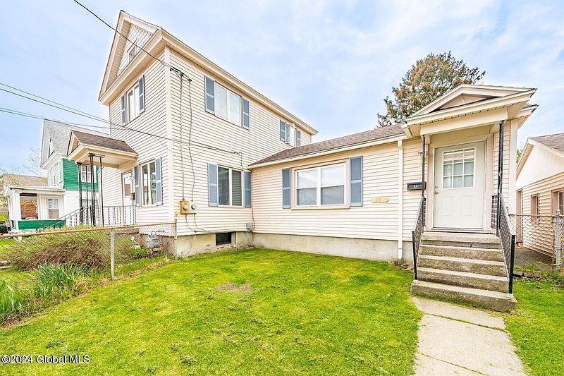 3rd image of 29 Underwood Avenue