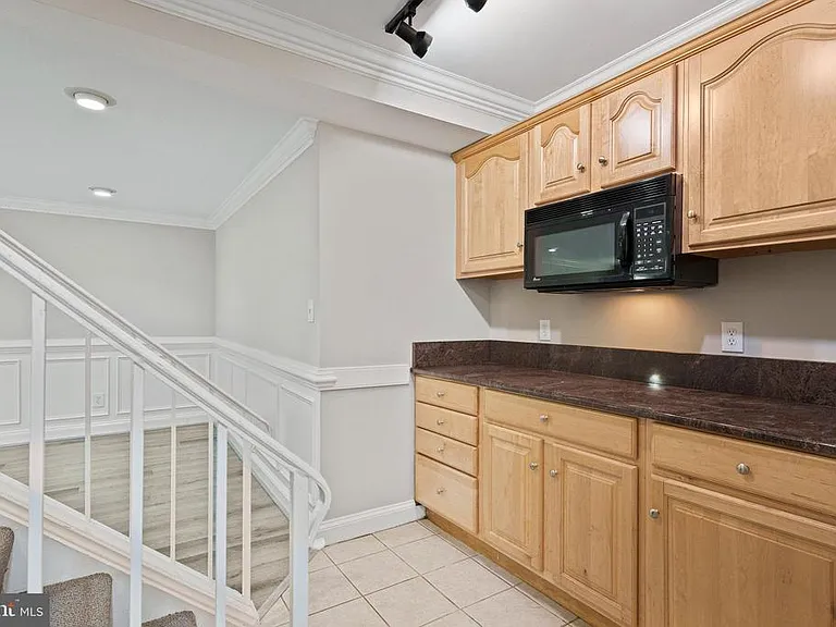 8251 Clifton Farm Ct — Photo 32