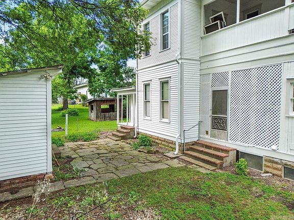 4th image of 401 Avenue 1 NE