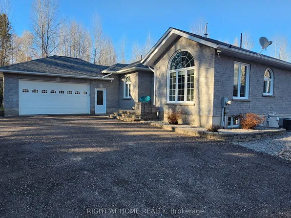 80 Rahns Rd, Laurentian Valley, ON K8A 0H8