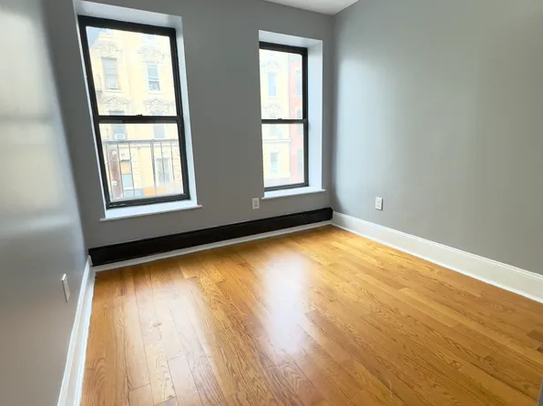 181 Havemeyer Street image 4 of 6