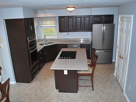 5th image of 103 Peace Ct W