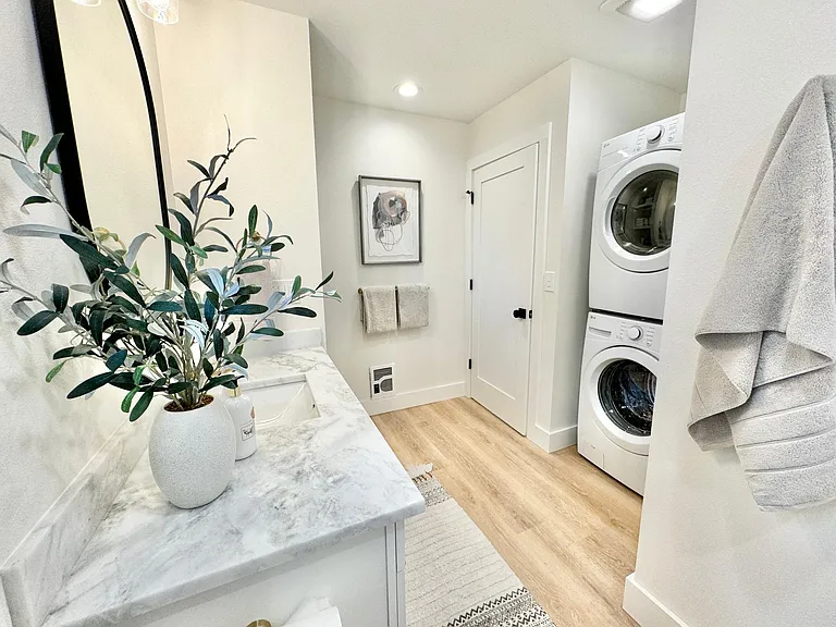 14210 Roslyn Pl N — Photo 17