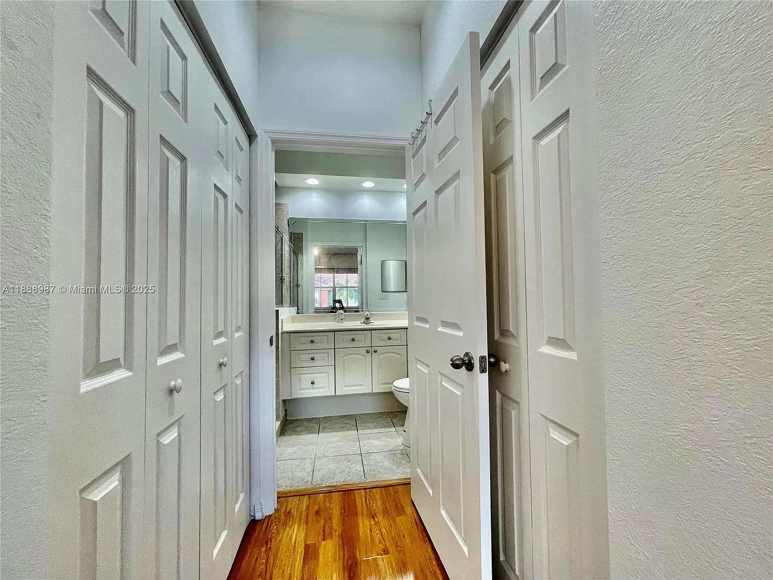 2 bed, 1151 sqft, $2,200 — Photo 4