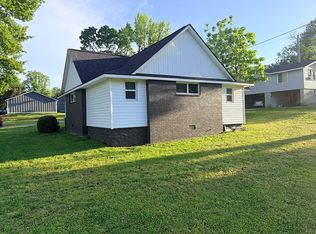 602 S Spring St, Grove, OK 74344
