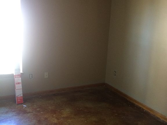 4th image of 927 E Santa Clara St #D