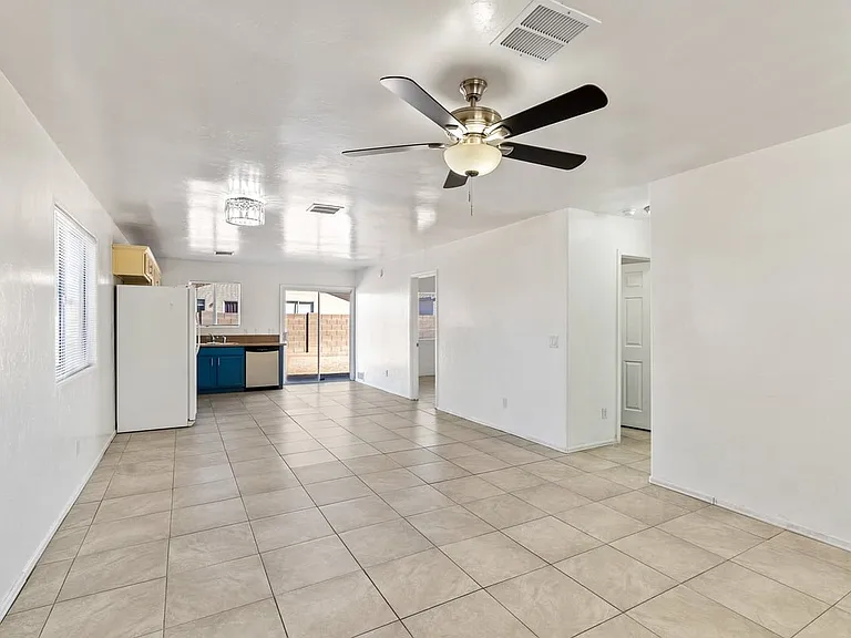 6727 S 5th Ave — Photo 5