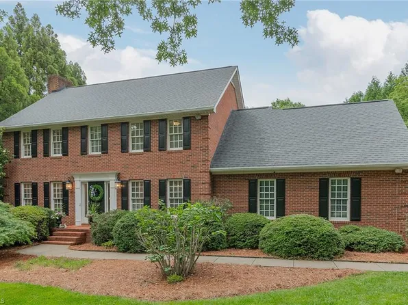 5565 Long Walk Dr, Kernersville, NC 27284