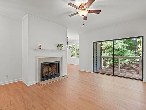 5th image of 310 Meadows Cir