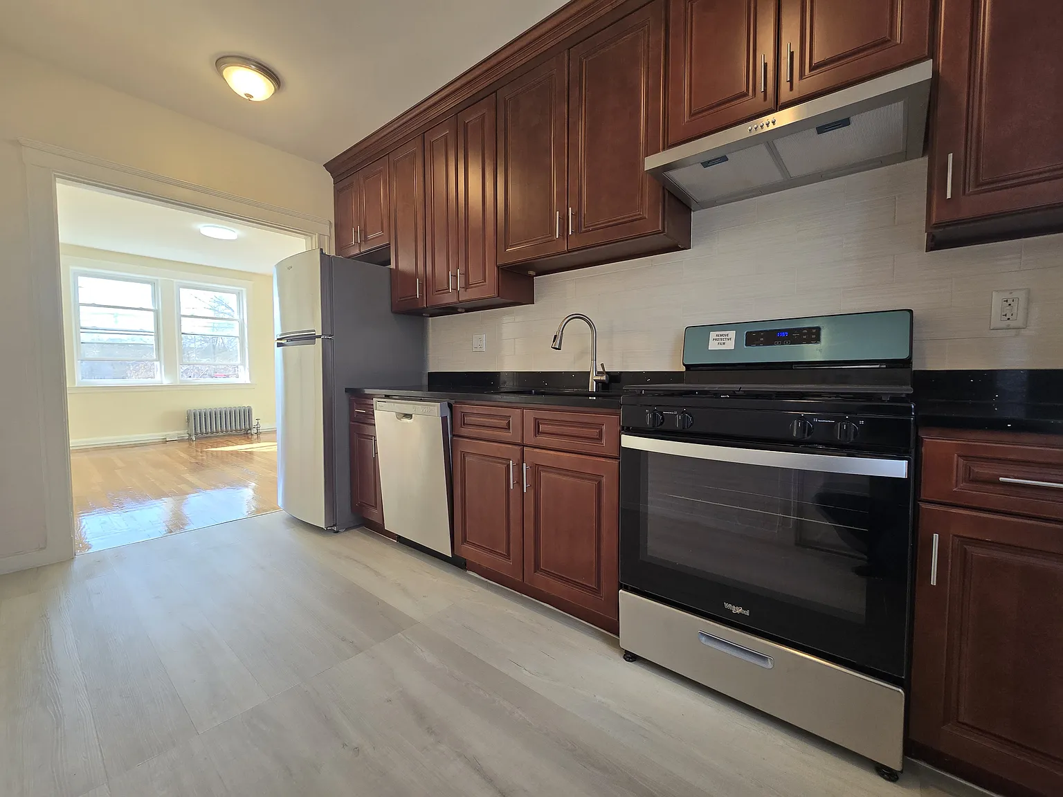 2 bed, $3,000 — Photo 4