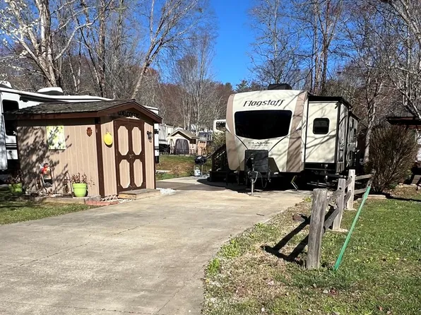 143 Conley Creek Cir, Blairsville, GA 30512