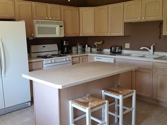 Kitchen with island