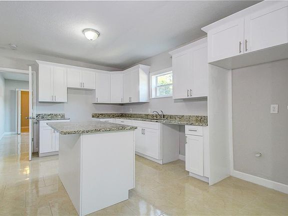 3rd image of 405 E Hamilton Ave