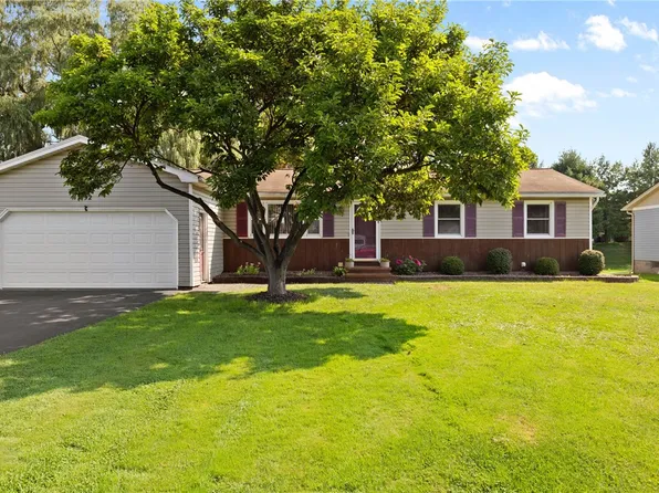 592 N Greece Rd, Hilton, NY 14468