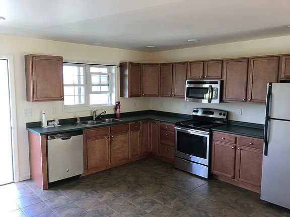 3rd image of 96B Hogsback Dr #B