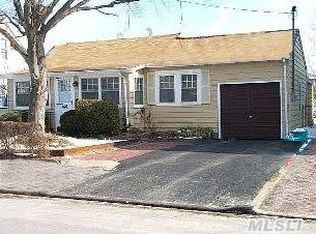 41 Forest Ave, Massapequa, NY 11758