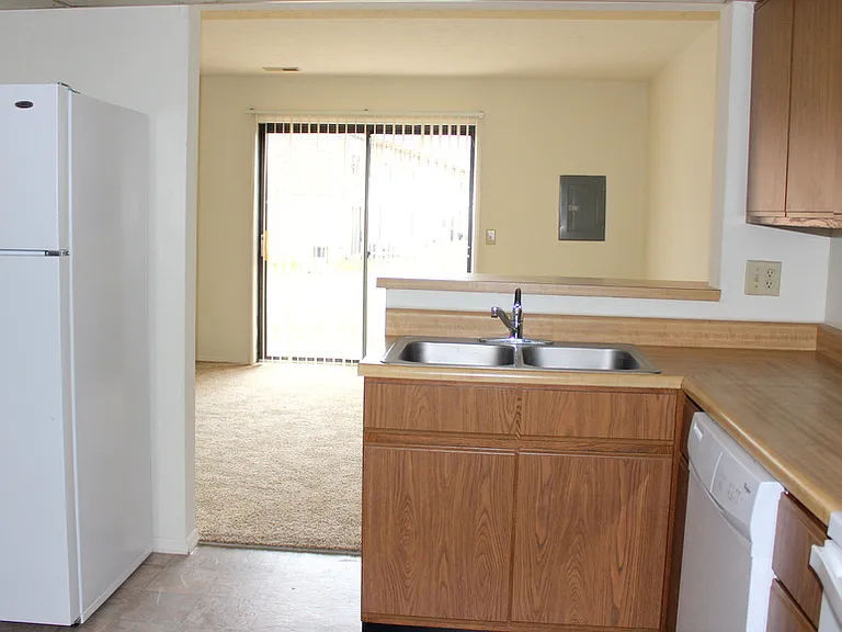 2468 Cross Village Dr — Photo 4