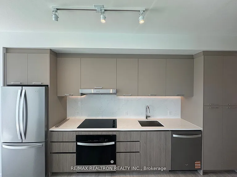 8188 Yonge St #405 — Photo 17